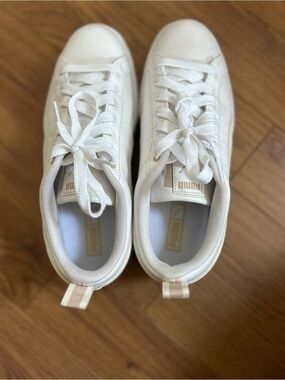 Puma White Cream Low-Top Sneakers